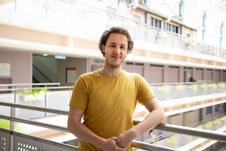 Professor Johnathan Harrington, Assistant Professor of the Department of English Language and Literature, Academy of Language and Culture, equips students with digital literacy through his Virtual Storytelling course. 